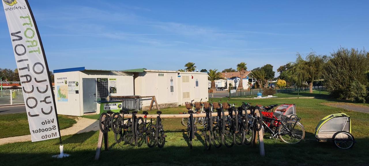 Mobilhome 2Ch Climatise-Terrasse Fermee-4 Velos-Camping 4 Etoiles Les Charmettes Ле Мат Екстериор снимка