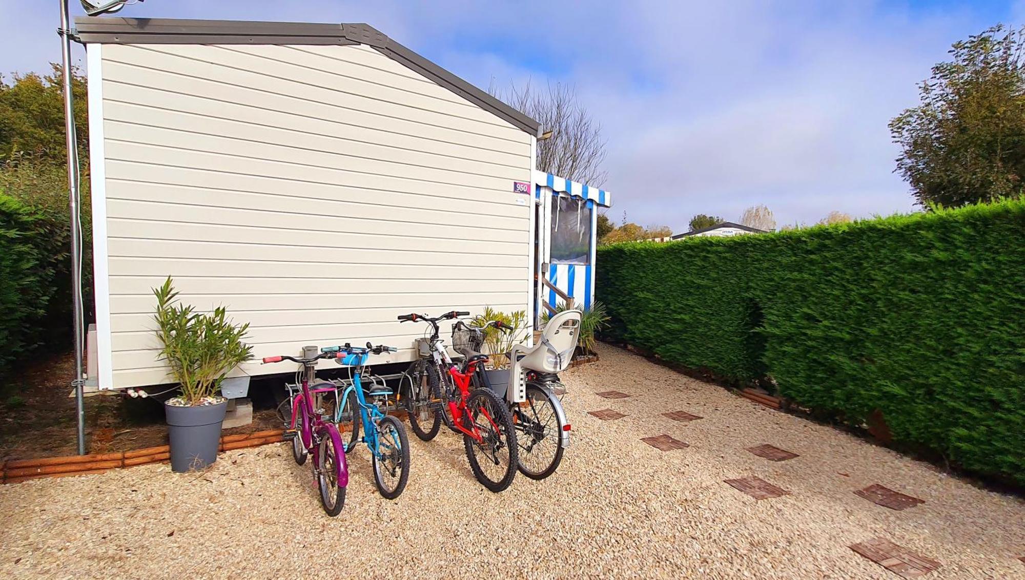 Mobilhome 2Ch Climatise-Terrasse Fermee-4 Velos-Camping 4 Etoiles Les Charmettes Ле Мат Екстериор снимка